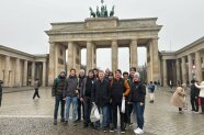 Personengruppe vor Brandenburger Tor